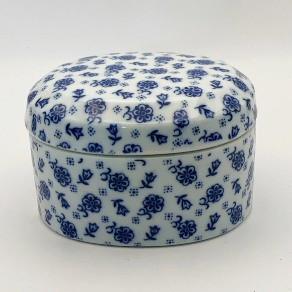 Vintage I.W. Rice & Co. Inc. Blue & White Floral Small Lidded Dish - Picture 9 of 9